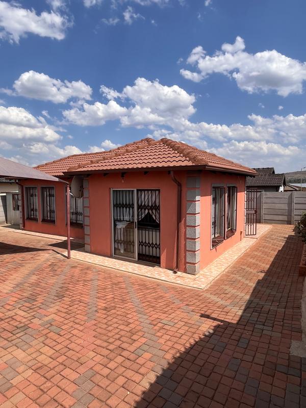 2 Bedroom Property for Sale in Lotus Gardens Gauteng