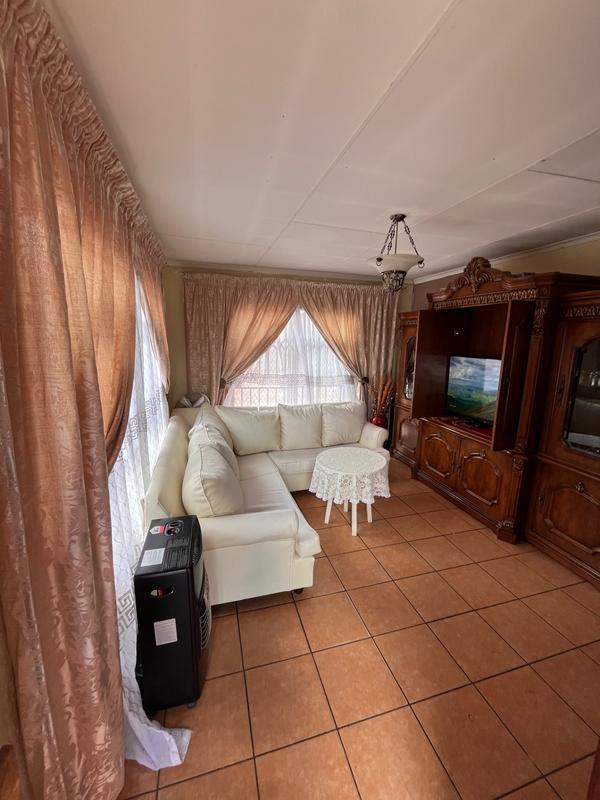 2 Bedroom Property for Sale in Lotus Gardens Gauteng