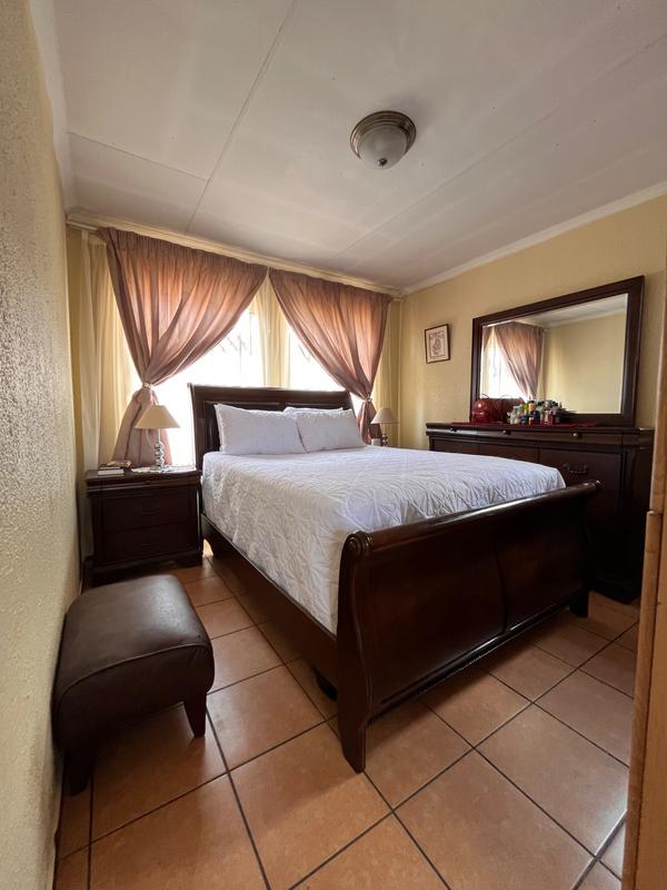 2 Bedroom Property for Sale in Lotus Gardens Gauteng