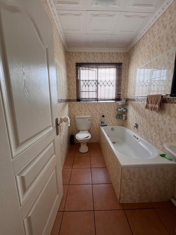 2 Bedroom Property for Sale in Lotus Gardens Gauteng