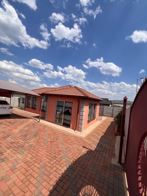 2 Bedroom Property for Sale in Lotus Gardens Gauteng