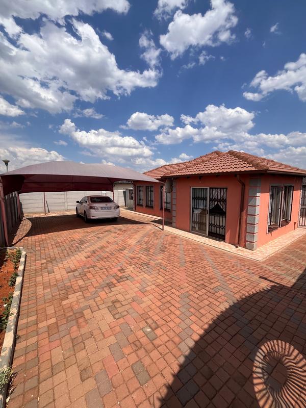 2 Bedroom Property for Sale in Lotus Gardens Gauteng