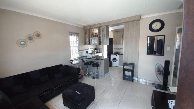 To Let 2 Bedroom Property for Rent in Kirkney Gauteng