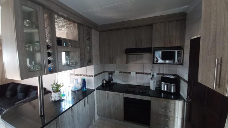 To Let 2 Bedroom Property for Rent in Kirkney Gauteng