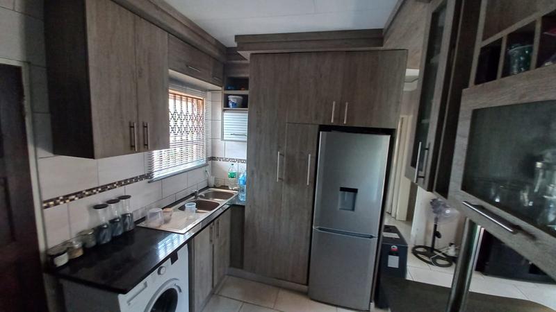 To Let 2 Bedroom Property for Rent in Kirkney Gauteng