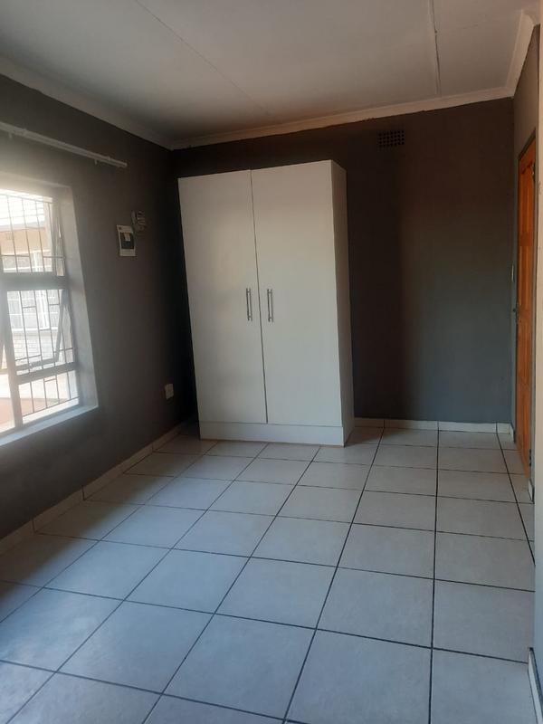 To Let 1 Bedroom Property for Rent in Birch Acres Gauteng