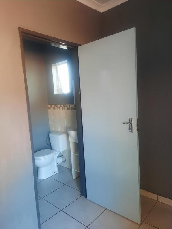 To Let 1 Bedroom Property for Rent in Birch Acres Gauteng