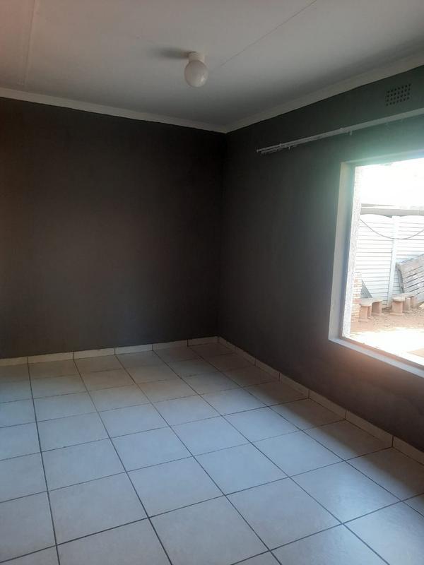 To Let 1 Bedroom Property for Rent in Birch Acres Gauteng