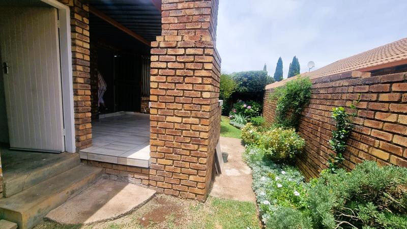 2 Bedroom Property for Sale in Amberfield Gauteng