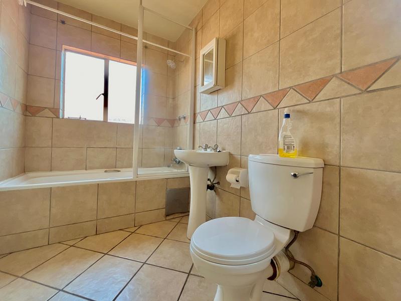 1 Bedroom Property for Sale in Noordwyk Gauteng