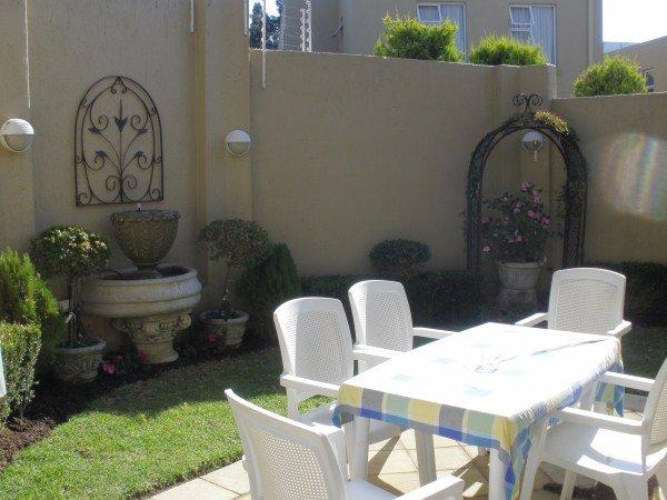 To Let 4 Bedroom Property for Rent in Sandown Gauteng