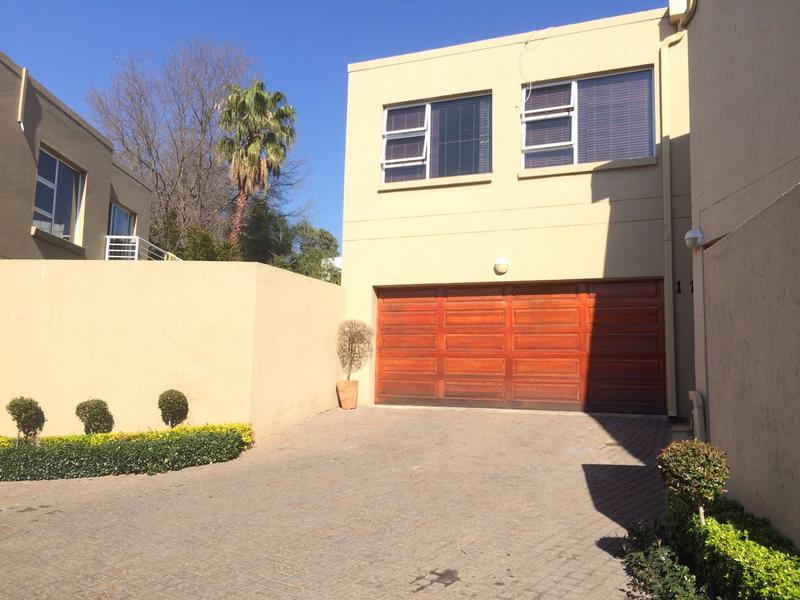 To Let 4 Bedroom Property for Rent in Sandown Gauteng