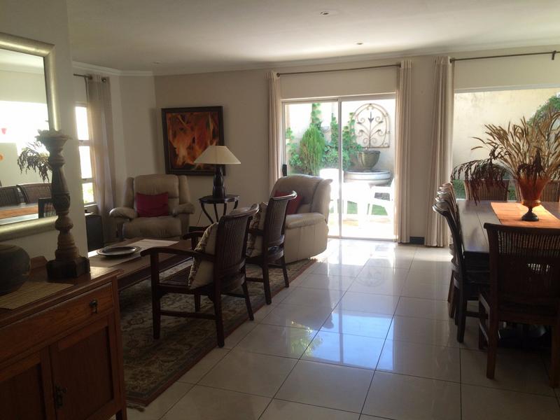 To Let 4 Bedroom Property for Rent in Sandown Gauteng