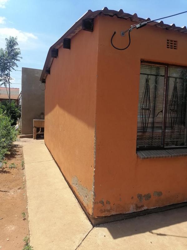 2 Bedroom Property for Sale in Zonkezizwe Gauteng