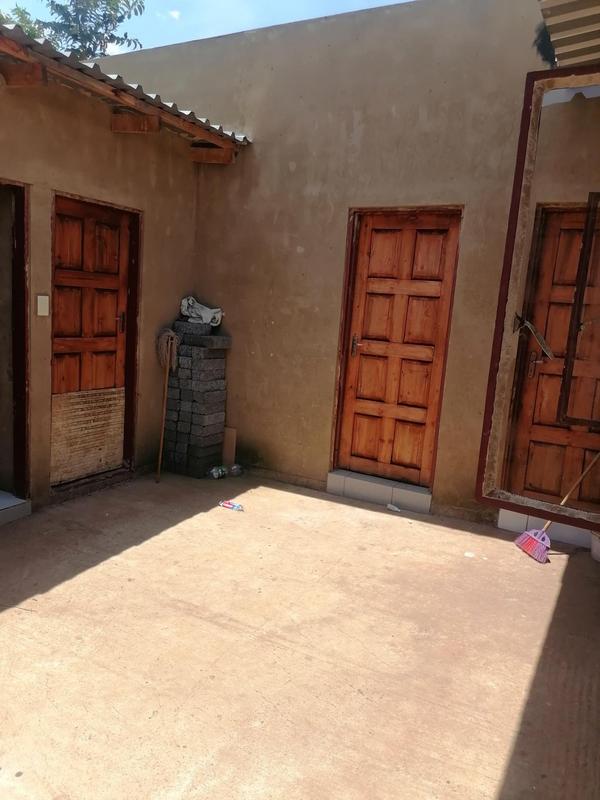 2 Bedroom Property for Sale in Zonkezizwe Gauteng