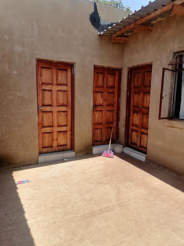 2 Bedroom Property for Sale in Zonkezizwe Gauteng