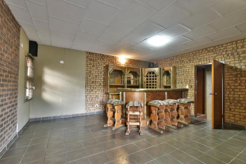 4 Bedroom Property for Sale in Glenvista Gauteng