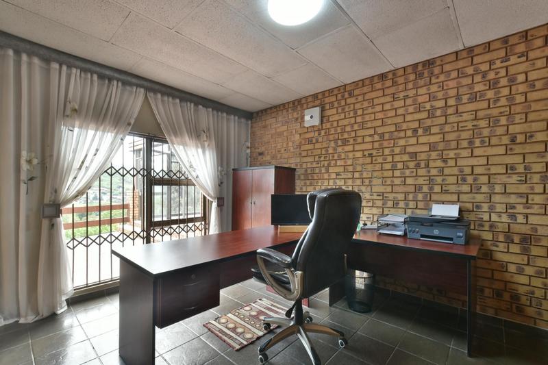 4 Bedroom Property for Sale in Glenvista Gauteng