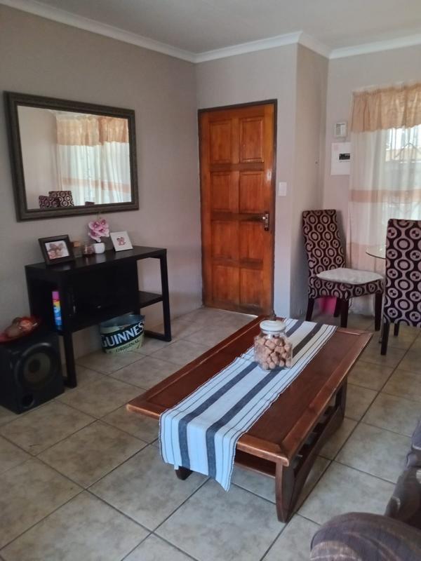 5 Bedroom Property for Sale in Lotus Gardens Gauteng