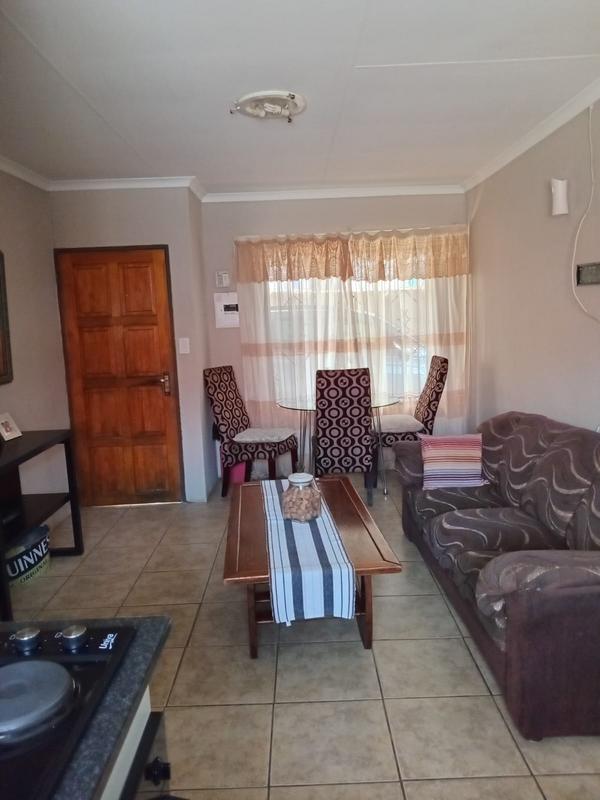 5 Bedroom Property for Sale in Lotus Gardens Gauteng