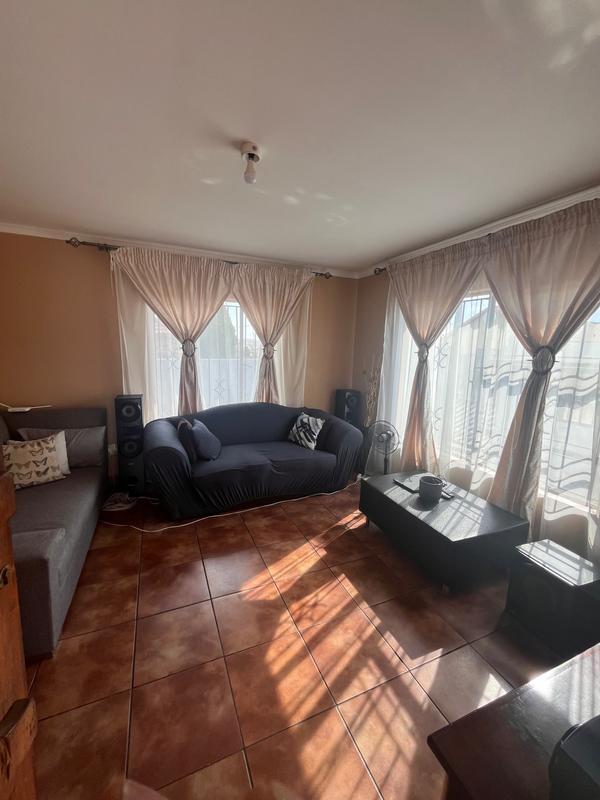 5 Bedroom Property for Sale in Lotus Gardens Gauteng