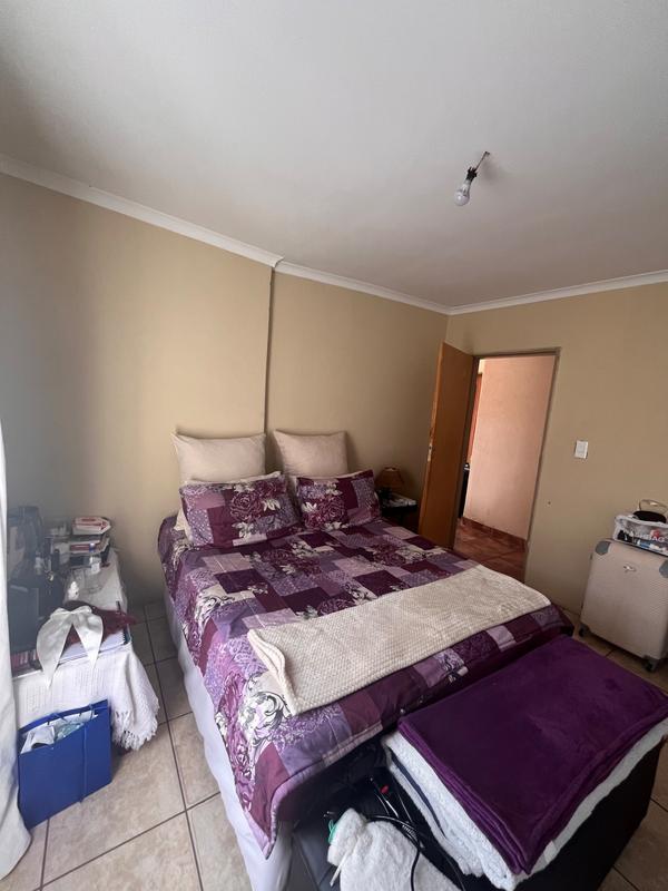 5 Bedroom Property for Sale in Lotus Gardens Gauteng