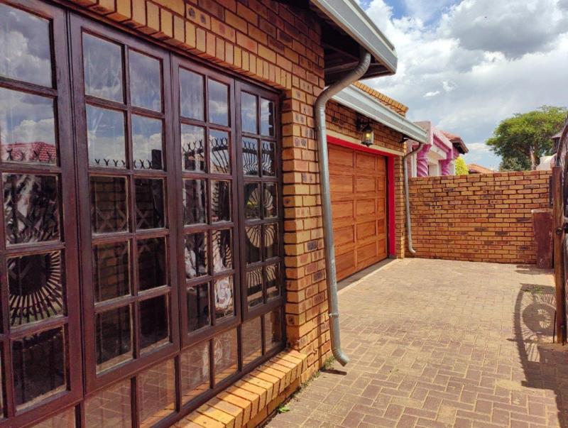 To Let 4 Bedroom Property for Rent in The Orchards Gauteng