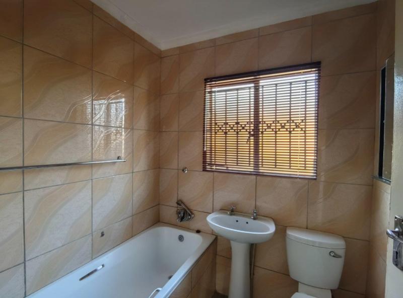 To Let 4 Bedroom Property for Rent in The Orchards Gauteng