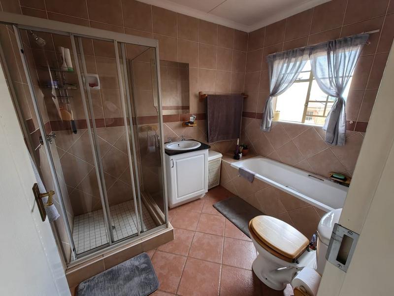 To Let 4 Bedroom Property for Rent in Moreleta Park Gauteng