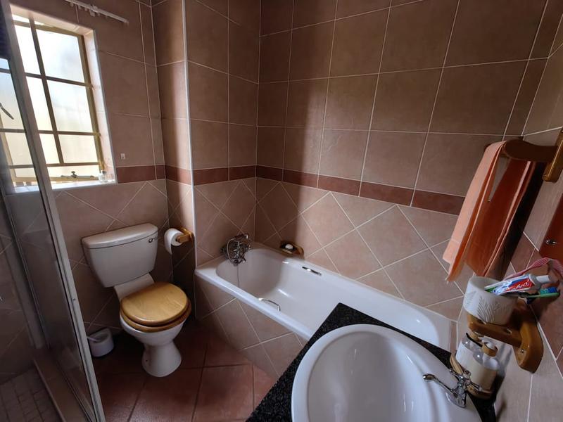 To Let 4 Bedroom Property for Rent in Moreleta Park Gauteng