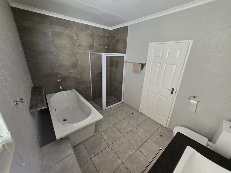 To Let 2 Bedroom Property for Rent in Weltevreden Park Gauteng