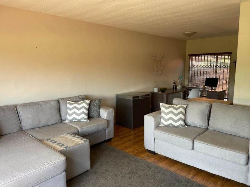 2 Bedroom Property for Sale in Pierre Van Ryneveld Gauteng