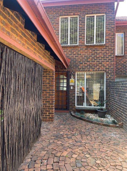 2 Bedroom Property for Sale in Pierre Van Ryneveld Gauteng