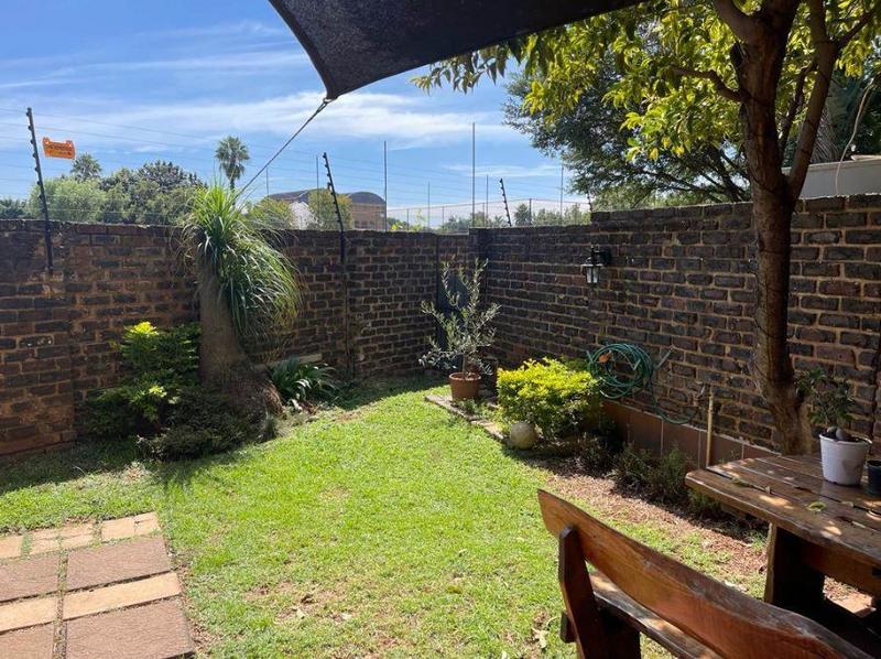 2 Bedroom Property for Sale in Pierre Van Ryneveld Gauteng