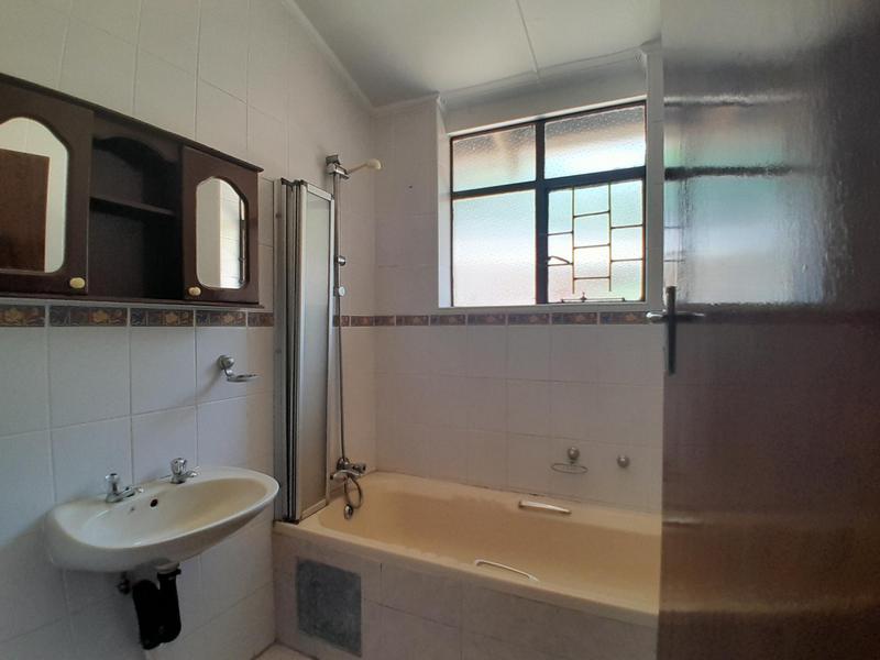 To Let 4 Bedroom Property for Rent in Valhalla Gauteng