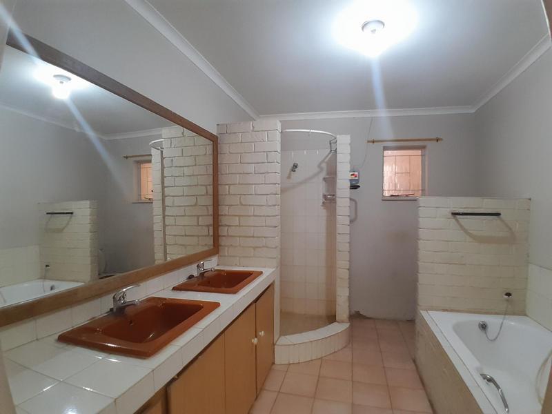 To Let 4 Bedroom Property for Rent in Valhalla Gauteng