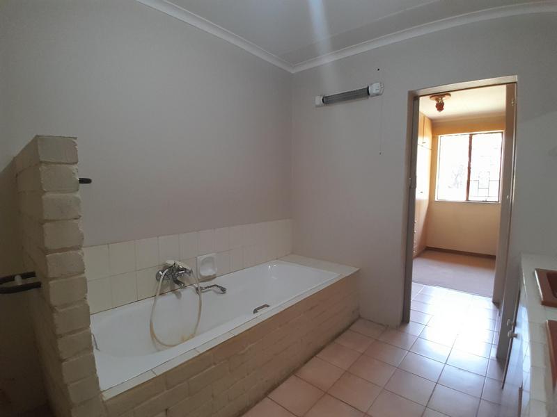 To Let 4 Bedroom Property for Rent in Valhalla Gauteng