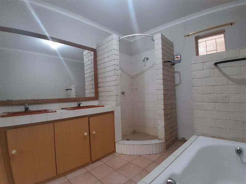 To Let 4 Bedroom Property for Rent in Valhalla Gauteng