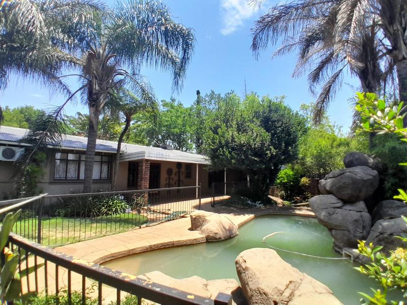 To Let 4 Bedroom Property for Rent in Valhalla Gauteng