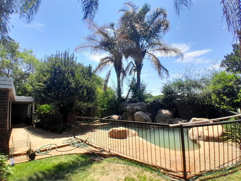 To Let 4 Bedroom Property for Rent in Valhalla Gauteng