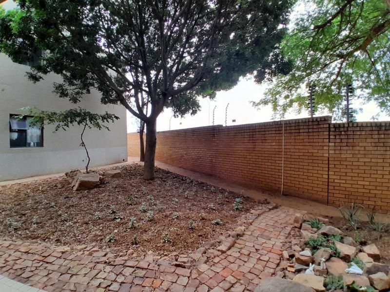 2 Bedroom Property for Sale in Rooihuiskraal North Gauteng