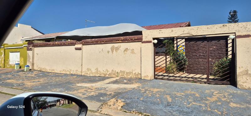 To Let 2 Bedroom Property for Rent in Moedi Gauteng