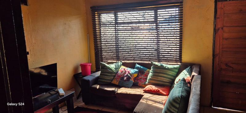 To Let 2 Bedroom Property for Rent in Moedi Gauteng