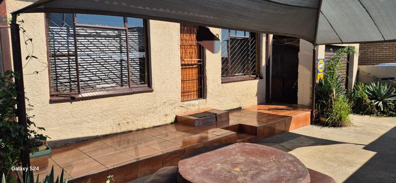 To Let 2 Bedroom Property for Rent in Moedi Gauteng