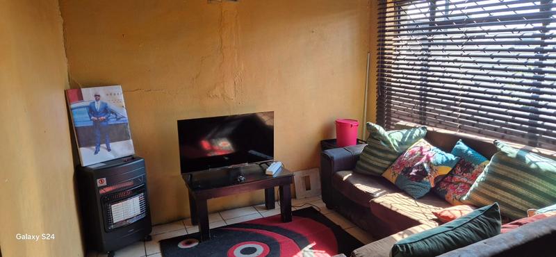 To Let 2 Bedroom Property for Rent in Moedi Gauteng