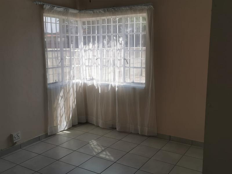 To Let 2 Bedroom Property for Rent in Strubenvale Gauteng