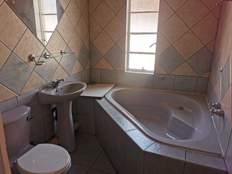 To Let 2 Bedroom Property for Rent in Strubenvale Gauteng