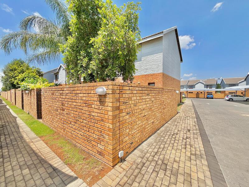 To Let 2 Bedroom Property for Rent in Blue Hills Gauteng