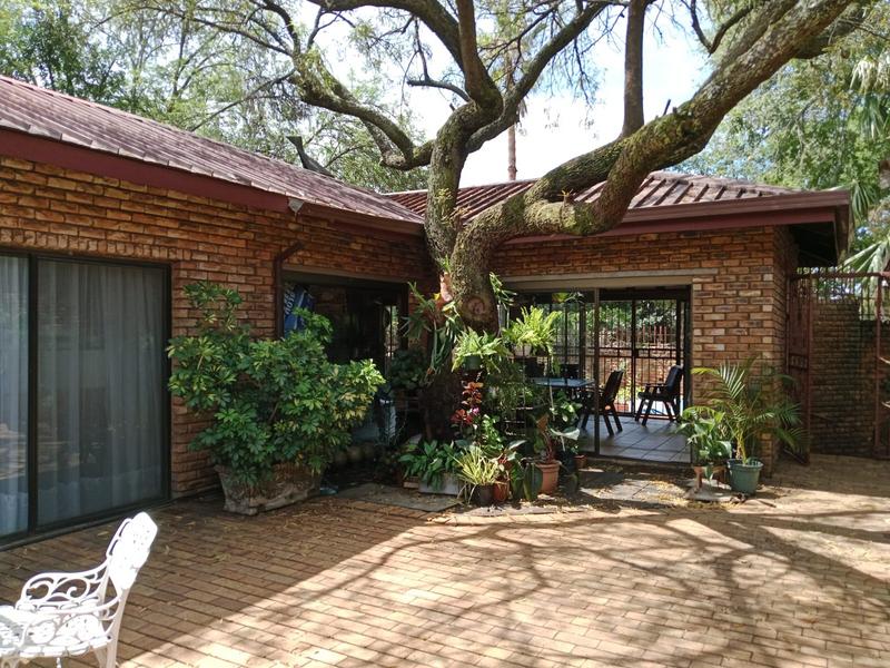 5 Bedroom Property for Sale in Meyerspark Gauteng