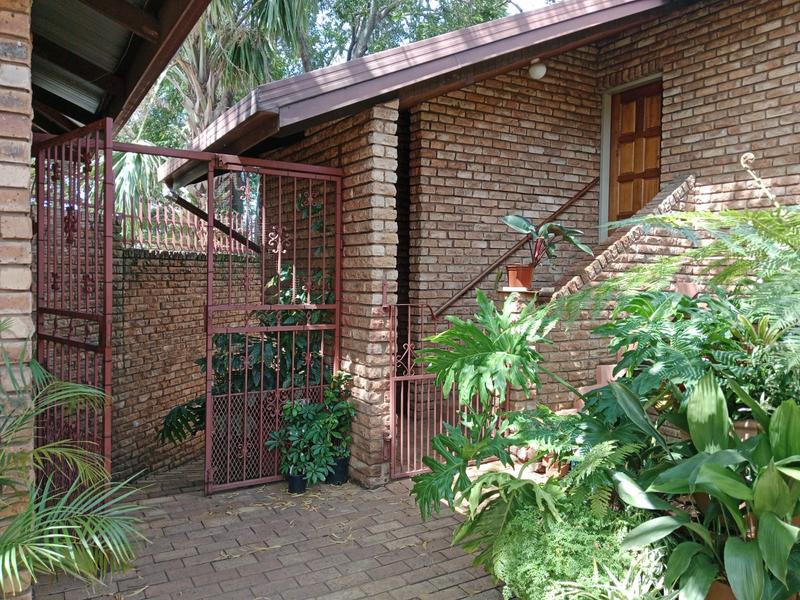 5 Bedroom Property for Sale in Meyerspark Gauteng